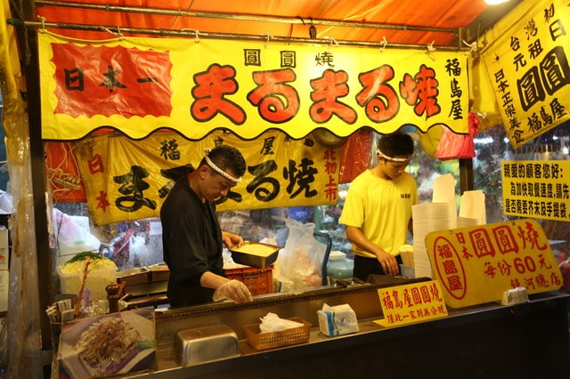 【台北最好吃的饒河街夜市美食精選懶人包】- 鄉民食堂推薦十大台北必吃饒河街夜市美食！