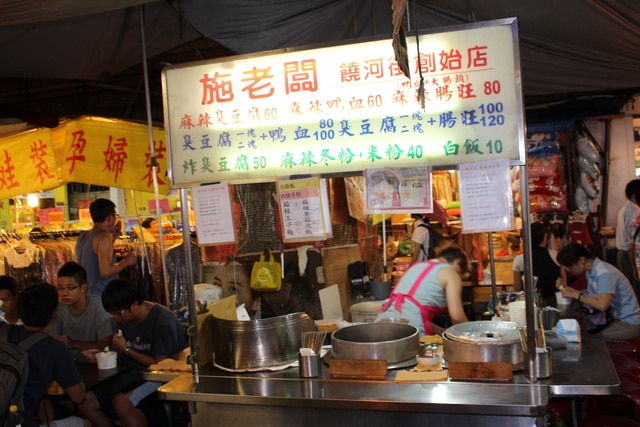 【台北最好吃的饒河街夜市美食精選懶人包】- 鄉民食堂推薦十大台北必吃饒河街夜市美食！