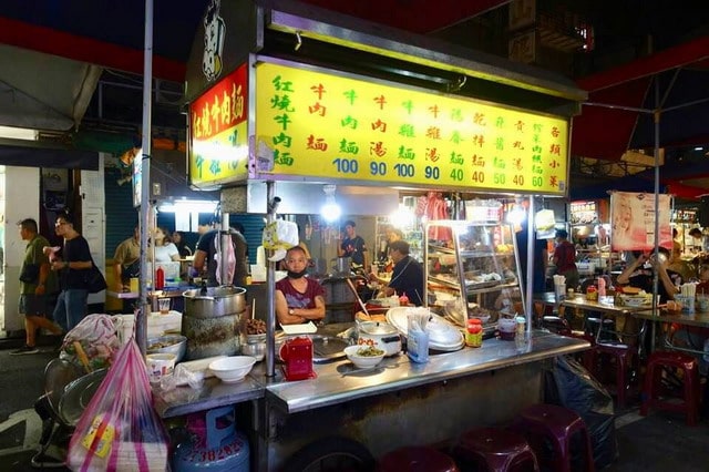 【台北最好吃的饒河街夜市美食精選懶人包】- 鄉民食堂推薦十大台北必吃饒河街夜市美食！