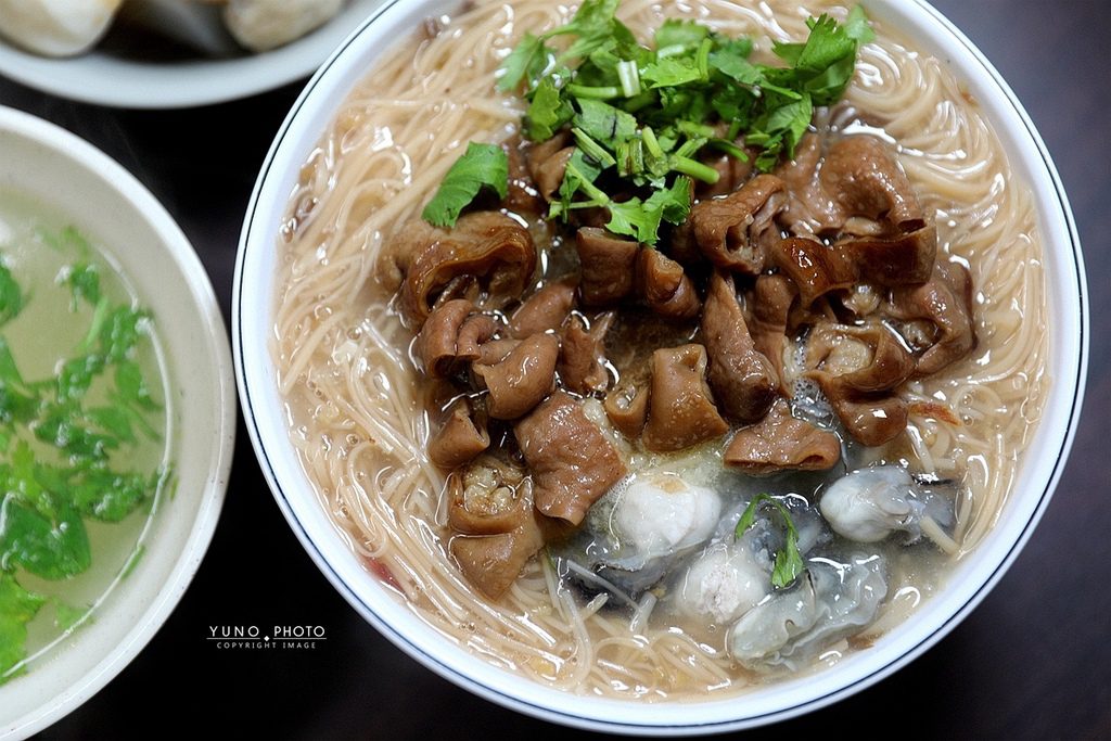 阿珍大腸麵線，北醫美食，料好實在，蚵仔肥美的好吃麵線，老闆也很客氣 @鄉民食堂