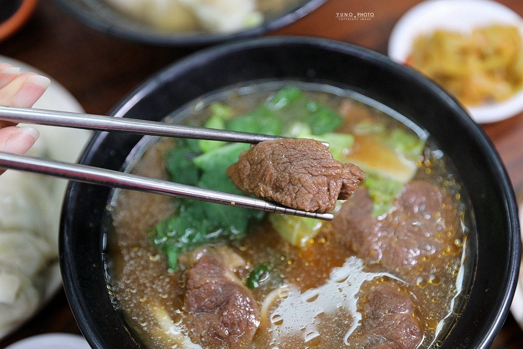 上佳原汁牛肉麵，台中美食，在地人激推！濃郁甘甜湯頭&#038;牛肉Q彈有嚼勁。 @鄉民食堂