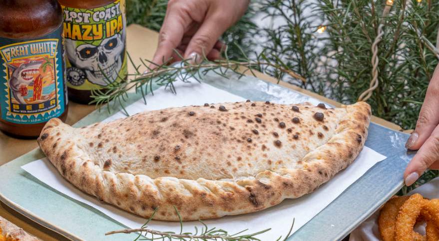 披薩斜塔 Pizza Tower，新店美食，新店區公所旁的手工窯烤披薩，還有Calzone ( 所謂披薩餃) 喔 @鄉民食堂