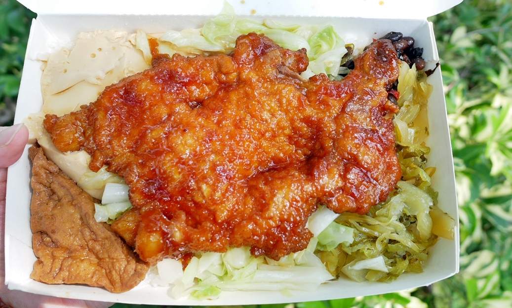 阿三便當社 (禾米便當社)，桃園美食，一天只賣1.5小時，好吃的排骨便當大家都想買!! @鄉民食堂