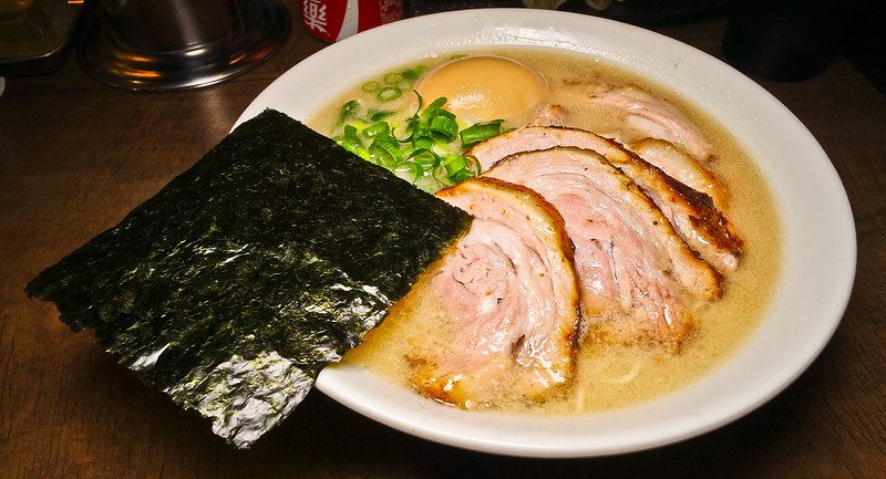 小川拉麵，捷運科技大樓站美食，道地的豚骨拉麵 @鄉民食堂