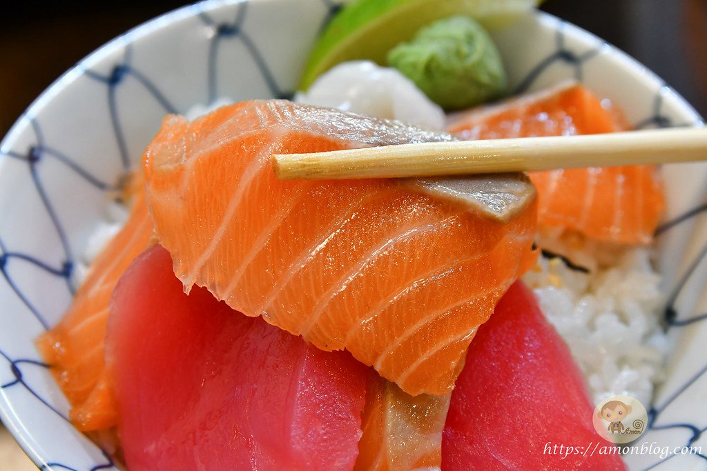 千鳥壽司海鮮丼，台中美食，平價又美味的生魚丼，還可以自己挑魚 @鄉民食堂