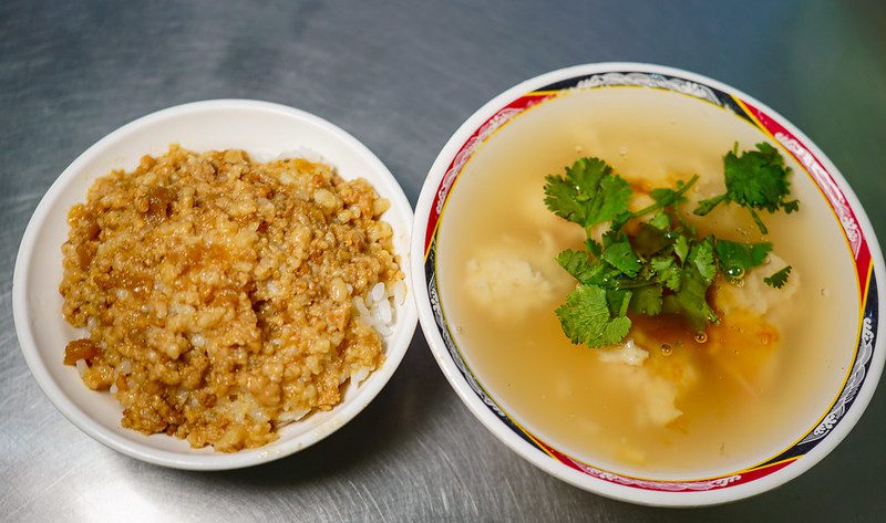 上園花枝焿/蝦仁焿，捷運景美站美食，在地人愛的簡單餐點，滷肉飯和蝦仁焿都不錯吃 @鄉民食堂