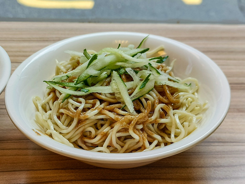 蘭花亭涼麵(創始店)，清爽不膩醬汁蠻多的近一甲子老牌涼麵，陸橋下自強商場旁的回憶 @鄉民食堂