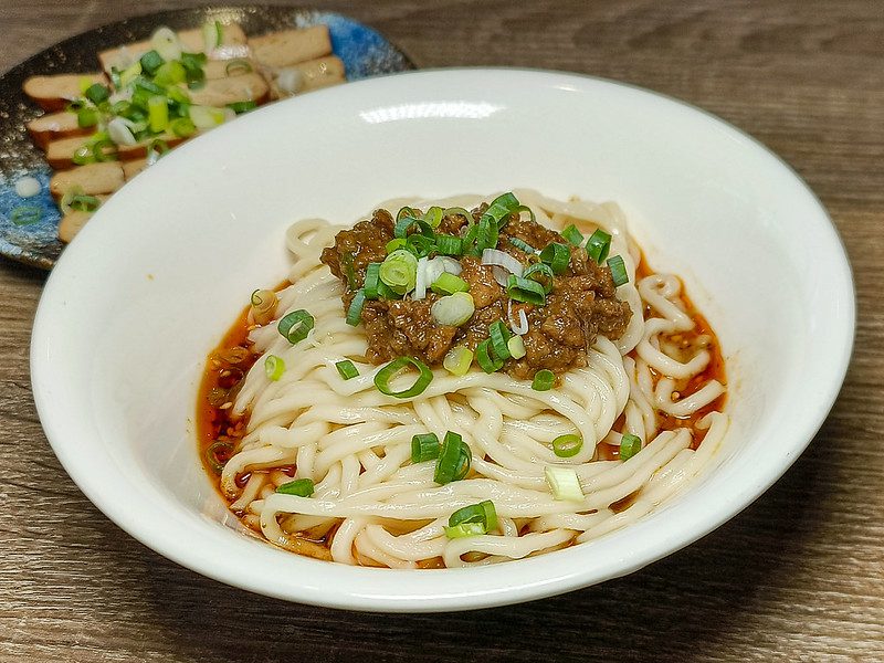 老杭家 麵食館│嗜辣者一定要來吃，拌麵很厲害得到五百碗肯定的川味小麵配個餛飩湯也不錯 @鄉民食堂